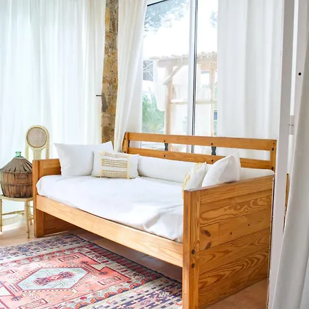 فندق مبيت وإفطار Gavarres *